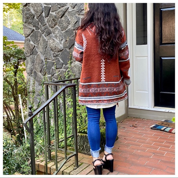 Gorgeous soft knit Aztec Gypsy print fringe jacket - Picture 9 of 11